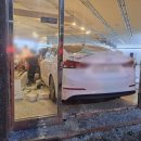 청주서 승용차 상가로 돌진…1명 사망·2명 부상 이미지