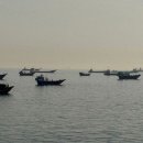 UAE “호르무즈서 선박 15척 줄줄이 피격…1명 사망·20명 부상” 이미지