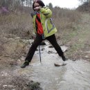 개울과 사람들 이미지