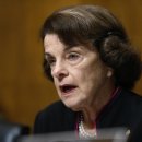 Trump crowd finds a new target to lock up: Feinstein by David Knowles 이미지