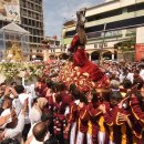 18/05/04 Filipinos mark 400th anniversary of arrival of Virgin's image - People gathered as early as two o'clock in the morning to relive the arrival 이미지