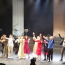 시대는 서커스의 코끼리 타고 이미지