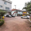 한정식 소나무 앞 이미지