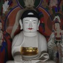 함안 장춘사 석조석가여래삼존좌상 이미지