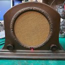 1930년대 라디올라 주물 스피커 통으로 만든 하이브릿 라디오. 이미지