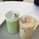 블루라떼(B) | 블루보틀 잠실 롯데월드몰 카페 말차라떼, 라떼 필수 주문 메모! + 주술회전 전시 위치