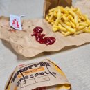 맘스터치 괴정휴포레점 | ['너는 나의 여름']