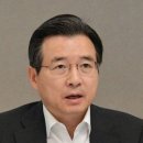 Ex vice finance minister criticizes Koreans for buying dollars 한국인 달러매수비난 이미지