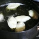 이열 치열 땀흘리며 먹고나면 시원해지는 만두국 이미지