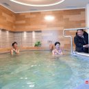 여탕 찾은 김정은 “너절하다” 질타했던 온천서 활짝 웃었다…왜? 이미지