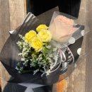 로지올로지 | 행궁동 꽃집 로지올로지 내돈내산 미니로즈 콘다발 싱글 후기
