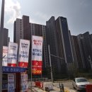 버스정류장 옆 횡단보도 이미지