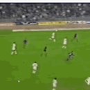 개인적으로 클래식 축구선수 중 가장 충격적인 패서였던 선수.gif(데이터주의) 이미지