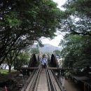 죽음의 철도 Death Railway passing by River Kwai Bridge 이미지