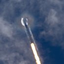이미지 : SpaceX는 더 많은 Starlink 위성을 발사하고 로켓의 페이로드 페어링을 포착합니다. 이미지