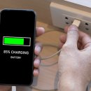 무료 공용 충전기 괜찮을까? 안전하게 충전하는 방법 이미지