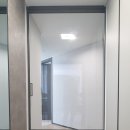 씨유 동성로SK리더스뷰 | ​동성로 SK리더스뷰 아파트 현관중문 시공 후기: 모던한 그레이 원슬라이딩 중문