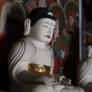 함안 장춘사 석조석가여래삼존좌상 이미지