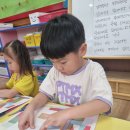 꿈꾸는 꼬마 예술가 이미지