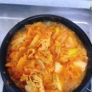 대패삼겹뚝배기 김치찌개 이미지