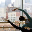 성인 발레스트레칭 이미지