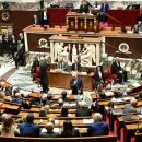 ‘위기의 마크롱’…프랑스 빚더미인데 정부 9개월만에 또 붕괴 이미지