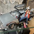핫토이 DeLOREAN(Back to The Future 2) 이미지