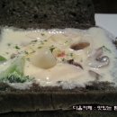 강남 떡볶이 카페의 이색적인 메뉴.. 상추튀김과 먹물포카치아 크림떡볶이 -스쿨스토어 이미지
