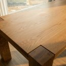 예나공방 | 거실 인테리어의 완성, 채광 좋은 창가에 어울리는 웅장한 맞춤 오크 원목 테이블 배송 후기