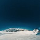 알프스에서 스키 타다 빙하 크레바스에 떨어졌다 이미지