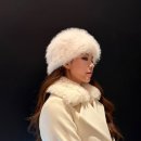 (주)화이트폭스 | 아주르블루 겨울잇템 폭스 에코퍼 메텔 모자 아이보리 코디 후기｜퍼모자로 겨울코디 포인트 제대로!