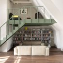 넓은 다락방 이미지