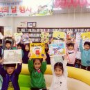 얘들아 도서관에서 놀자 이미지