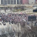 부산역 대통령 탄핵 반대 집회, 광장 메운 1000여 명 인파 이미지