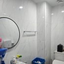 황금공중화장실 이미지