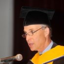 희영축산 | 노벨상 수상자 로저 콘버그, 건국대 졸업 축하연설 “실패 두려워 말고 자신의 길 가라”