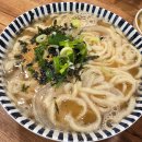 사람조형물 2 | 영천시장 맛집 도깨비 칼국수 후기｜시장 안 숨은 보석 같은 칼국수 집
