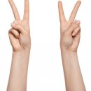 한번 털리면 끝..."사진 찍을 때 'V' 하지 마세요" 소름 돋는 경고 이미지