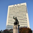 윤흥신장군동상 앞 이미지
