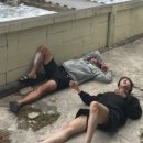 편안한 재킷과 반바지 BTS 진-기안84, 시멘트 바닥에 벌러덩 "대환장 기안장 오픈" 이미지
