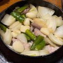 새벽강 | [전주] 연인과 함께 가고픈 웨리단길 노포 안주 맛집 / 푸짐한 돼지 뚝배기 고사동 “새벽강”