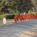 미얀마 승려들의 모습 이미지