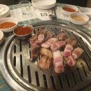 통통돼지생고기 이미지