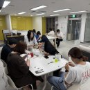 [6월 재능나눔] 소중한 분들을 위한 내 손으로 만든 선물 - 가죽 카드지갑 만들기 | 행복지금아파트 커뮤니티 공간에서 만난 가죽공예 원데이 클래스! 직접 만드는 즐거움