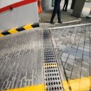e편한세상 상가A동 입구 | 이천 병원 상가 입구 차량 바닥 하부긁힘 단차샌딩 갈라짐 몰탈보수 업체