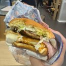 SLICE of LIFE | 모짜렐라 인더버거 베이컨&#39; 롯데리아 프리미엄 버거 🍔 모짜렐라 인 더 버거 베이컨 내돈내산 솔직후기 리뷰