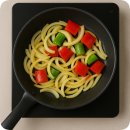 홍글몽글 | “한 입 먹자마자 눈 감게 되는 맛… 푸팟퐁커리의 힘”