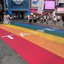 앞 횡단보도 | [대만/타이베이여행] 시먼딩 포토존 '무지개 횡단보도(Rainbow Six, 6號彩虹)' 후기/ 위치, 사진 팁, 의미