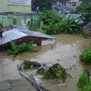 필리핀 태풍 오베트로 인한 태풍 피해로 수많은 이재민 발생 이미지