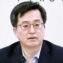 '마사지'한 통계로, "기분좋은 소식" 소주성 홍보한 문재인 이미지